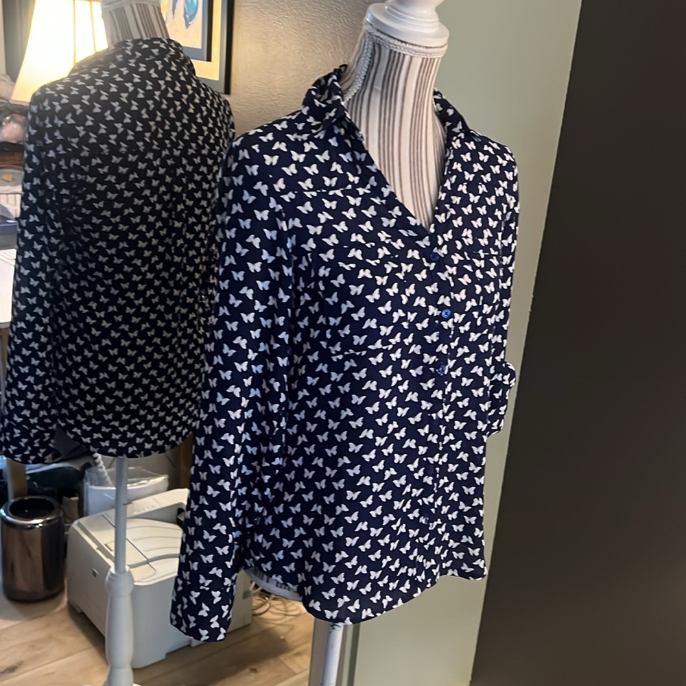 Express, the Portofino Shirt, XS, navy back with white butterflies